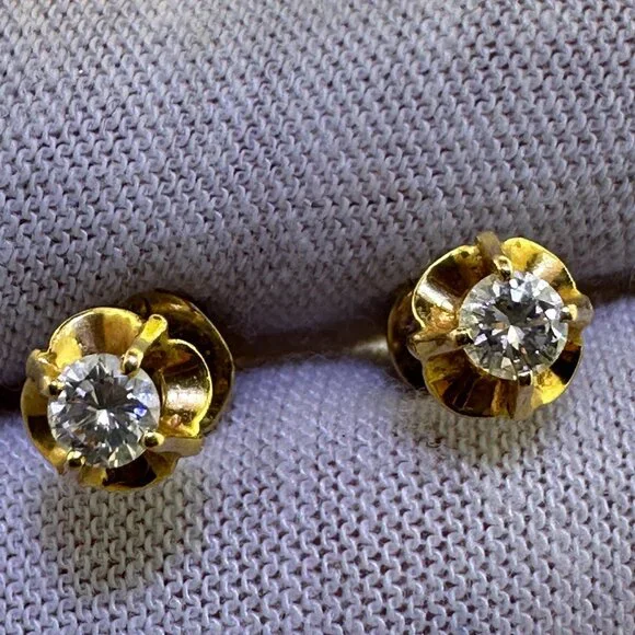 Vintage 18K Yellow Gold Diamond Stud Earrings - Picture 4 of 11